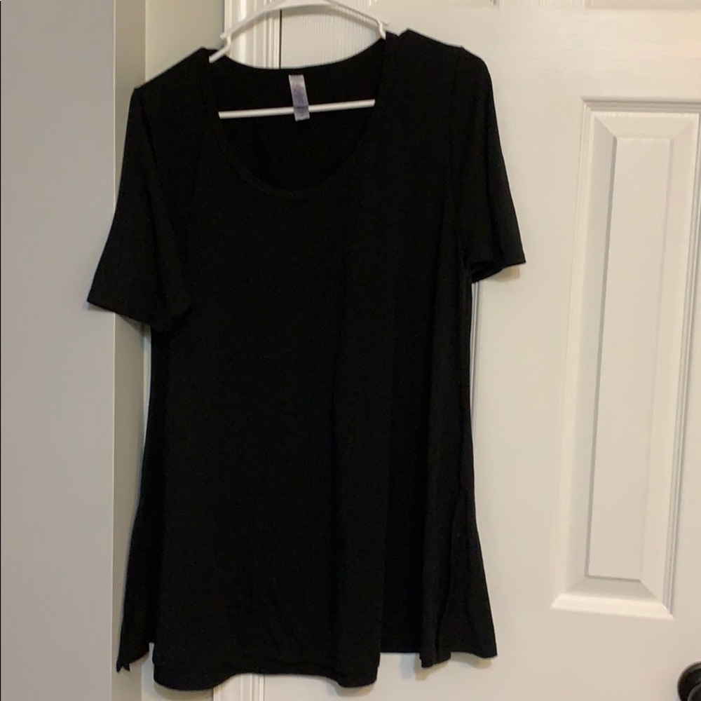 LulaRoe Perfect Black Tee Medium